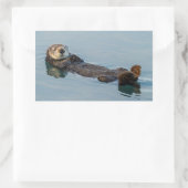 Sticker Rectangulaire La loutre de mer flottant sur le dos dans l'océan (Sac)