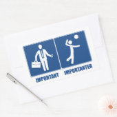 Sticker Rectangulaire Le Travail Est Important Le Volley-ball Est Import (Enveloppe)