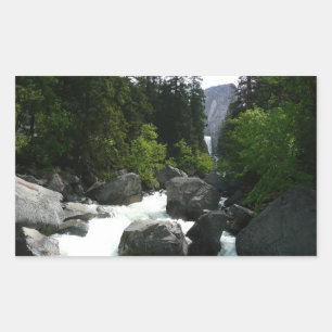 Sticker Rectangulaire Les chutes de Vernal au loin à Yosemite