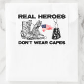 Sticker Rectangulaire Les vrais héros ne portent pas de caps ! (Sac)