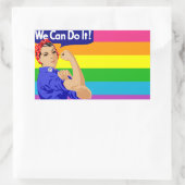 STICKER RECTANGULAIRE LGBTQ ROSIE LE RIVETRE AVEC DRAPEAU DE PLANCHE (Sac)