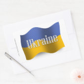 Sticker Rectangulaire L'Ukraine brandissant son drapeau (Enveloppe)