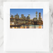 Sticker Rectangulaire Manhattan et Brooklyn Bridge à Dusk (Sac)