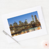 Sticker Rectangulaire Manhattan et Brooklyn Bridge à Dusk (Enveloppe)