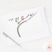 Sticker Rectangulaire Oiseau rose doux assis dans un arbre original (Enveloppe)