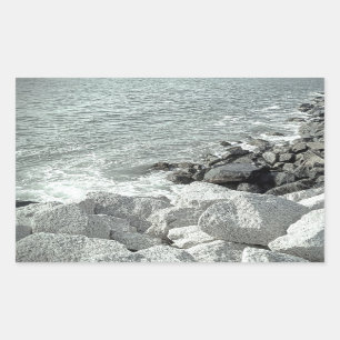 Sticker Rectangulaire Photo en noir et blanc d'une côte rocheuse de l'oc