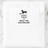 Sticker Rectangulaire Restez calme et marchez dans le Dachshund - Doxie  (Sac)