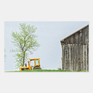 Sticker Rectangulaire Scène De Grange Avec Tracteur