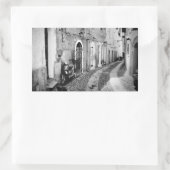 Sticker Rectangulaire Scooter dans une rue en Italie en noir et blanc (Sac)