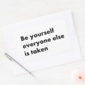 Sticker Rectangulaire Sois toi-même tout le monde pris (Enveloppe)