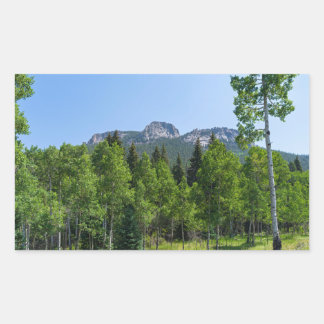 Sticker Rectangulaire sommet thorodin au-dessus des bois à la porte d'or