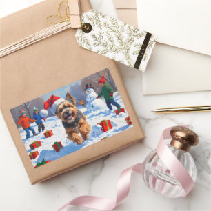 Sticker Rectangulaire Terrier tibétain coule dans la neige avec Casquett