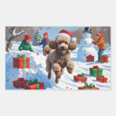 Sticker Rectangulaire Un caniche coule dans la neige avec le Casquette d (Devant)