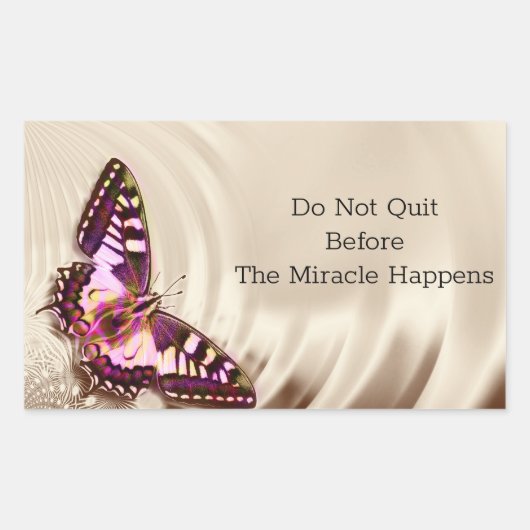 Sticker Rectangulaire Un papillon rose sur un arrière - plan satiné crèm (Devant)