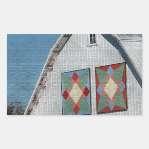 Sticker Rectangulaire Une grange avec deux édredons