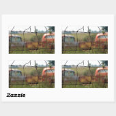 Sticker Rectangulaire Voitures et camions rouillent dans un champ rural (Feuille)