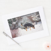 Sticker Rectangulaire Winter snow scene with cute black and tan dog (Enveloppe)