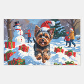 Sticker Rectangulaire Yorkshire Terrier en neige avec Casquette de Noël (Devant)