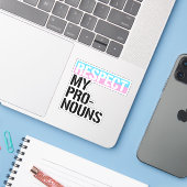 Sticker Respectez Mes Pronoms (Ordinateur portable avec iPhone)