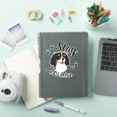 Sticker Restez Pawsitive Tri Cavalier King Charles (Couverture iPad)