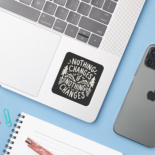 Sticker Rien ne change si rien ne change (Ordinateur portable avec iPhone)