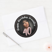 Sticker Rond 40e anniversaire script photo rose rose nom person (Enveloppe)