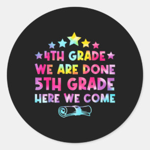 Sticker Rond 4e année Graduation Tee Dye 5e année Ici nous Com