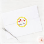 Sticker Rond 50 & Fabuleux Red 50th Birthday Yellow White Dots<br><div class="desc">Personnalisez ce produit de fête du 50e anniversaire. Avec et sans pois. Célébrez-la d'avoir 50 ans et fabuleux. Ce thème typographique et un ballon de coeur coloré. Un design moderne,  ludique et élégant. La police de style de script et les couleurs peuvent être modifiées lorsque vous customisez plus loin.</div>