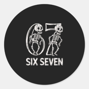 Sticker Rond 67 squelette drôle six sept Gen Alpha Halloween 6-