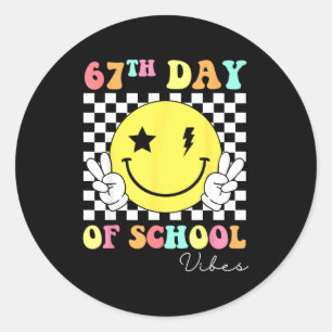 Sticker Rond 67e jour de l'école visage souriant 67 six sept mè