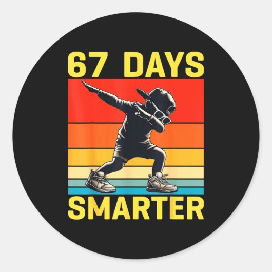 Sticker Rond 67th Day Of School 67 Days Smarter Dabbing Six Sev (Devant)