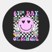 Sticker Rond 67th Day Of School Funny 6 7 Teachers Students Mem (Devant)
