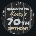 Sticker Rond 70th Birthday Party Ajouter votre nom<br><div class="desc">Fêtez un anniversaire important avec ces fournitures personnalisables de fête d'anniversaire!</div>