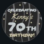 Sticker Rond 70th Birthday Party Ajouter votre nom<br><div class="desc">Fêtez un anniversaire important avec ces fournitures personnalisables de fête d'anniversaire!</div>