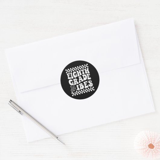 Sticker Rond 8th Eighth Grade Vibes 1st Back To School Checkerb (Enveloppe)