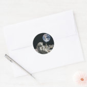 Sticker Rond A panda smoking a cigarette on the moon (Enveloppe)