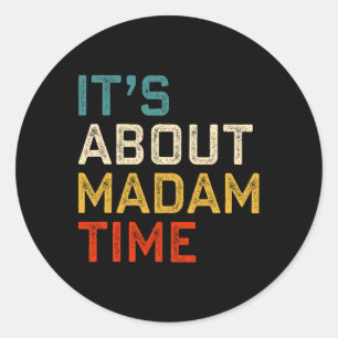 Sticker Rond A propos de Mme Time Kamala Harris 2024 Présidente