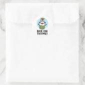 Sticker Rond Abeille Sur Thyme Funny Herb Insect Pun (Sac)