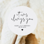 Sticker Rond ADELLA Edgy Moderne Minimaliste Toujours Mariage F<br><div class="desc">Cet autocollant est doté d'une police manuscrite pointue et d'un design moderne minimaliste avec l'expression "C'était toujours toi". Modifiez facilement les noms et la date de l'autocollant et modifiez toutes les couleurs en cliquant sur 'cliquer pour customiser plus loin'.</div>