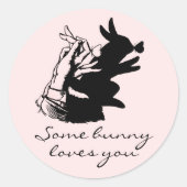 Sticker Rond Adorable Lapin Amour Pun Noir Ombre Main Sur Rose (Devant)