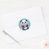 Sticker Rond adorable panda bébé avec foulard rouge vif (Enveloppe)