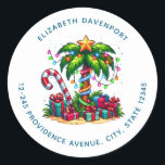 Sticker Rond Adresse Tropical Christmas Palm Tree<br><div class="desc">Cartes d'adresse avec une image de vacances saisonnière. Un palmier tropical orné de lumières festives surmonté d'une étoile. Un sucre de canne géant rouge et blanc qui sort du sable. Cadeaux de Noël sous l'arbre. Whimsical et amusant.</div>