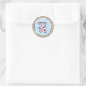 Sticker Rond Adventure Attend le Baby shower de fleurs violette (Sac)