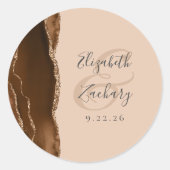 Sticker Rond Agate Géode Script Mocha Brown Gold Tan Mariage (Devant)