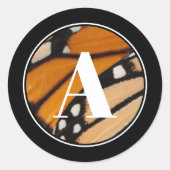 Sticker Rond Aile papillon monarque initiale orange et noir (Devant)