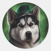 Sticker Rond Alaskan Malamute chien en robe de fête St. Patrick (Devant)