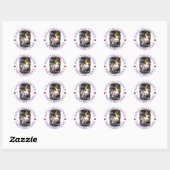 Sticker Rond Alice descend le trou de lapin vers Wonderland (Feuille)