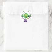 Sticker Rond Alien vert drôle faisant une grimace idiote (Sac)