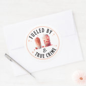 Sticker Rond Alimenté par Boba Tea et True Crime (Enveloppe)