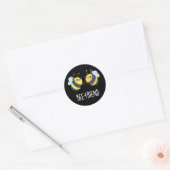 Sticker Rond Ami d'abeilles Funny Insect Bee Pun Dark BG (Enveloppe)